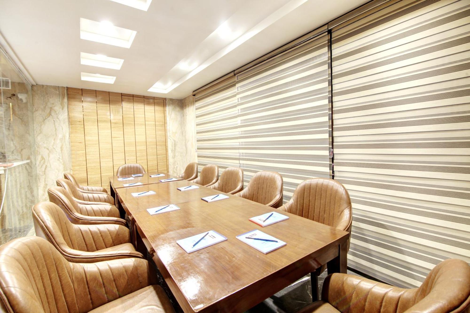 Hotel Krishna Plaza 'New Delhi' - By M S Hospitality Kültér fotó