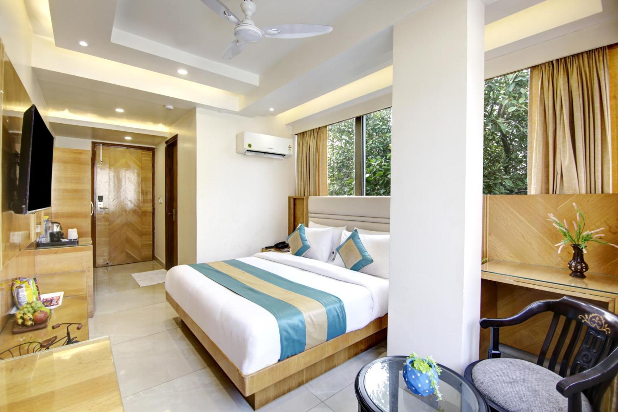 Hotel Krishna Plaza 'New Delhi' - By M S Hospitality Kültér fotó