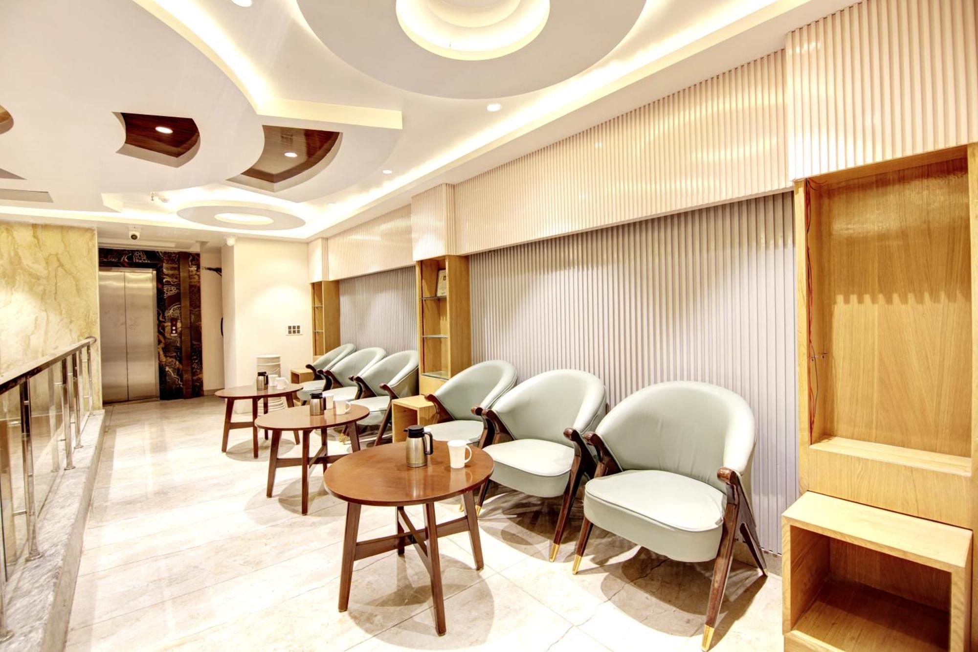Hotel Krishna Plaza 'New Delhi' - By M S Hospitality Kültér fotó