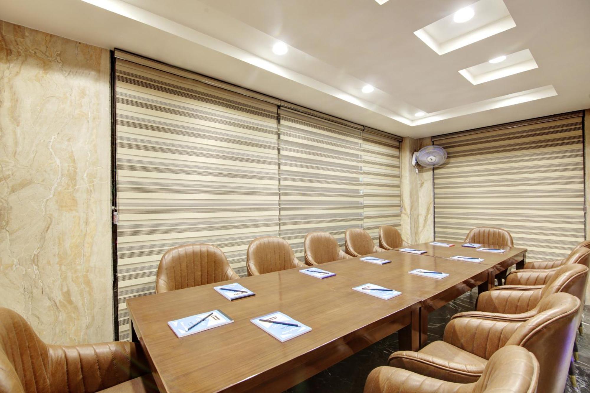 Hotel Krishna Plaza 'New Delhi' - By M S Hospitality Kültér fotó