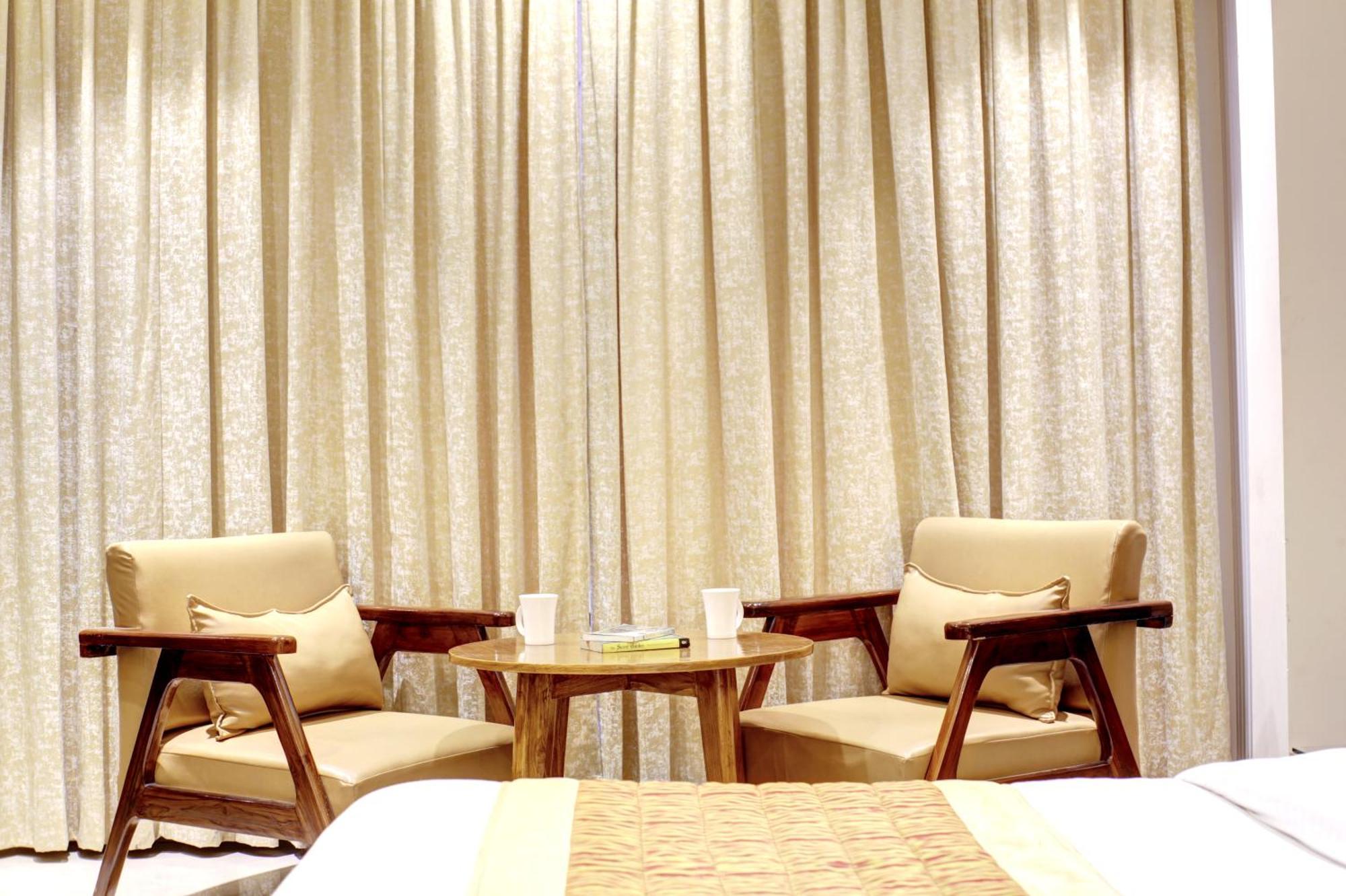 Hotel Krishna Plaza 'New Delhi' - By M S Hospitality Kültér fotó