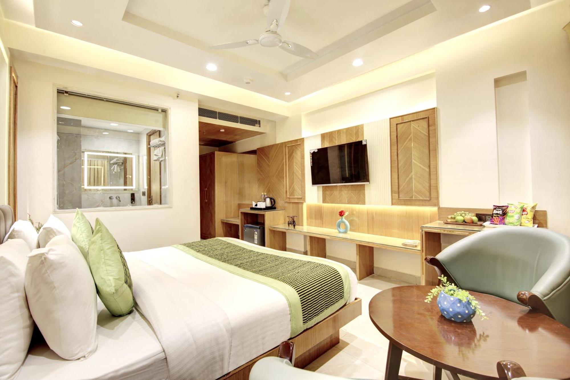 Hotel Krishna Plaza 'New Delhi' - By M S Hospitality Kültér fotó