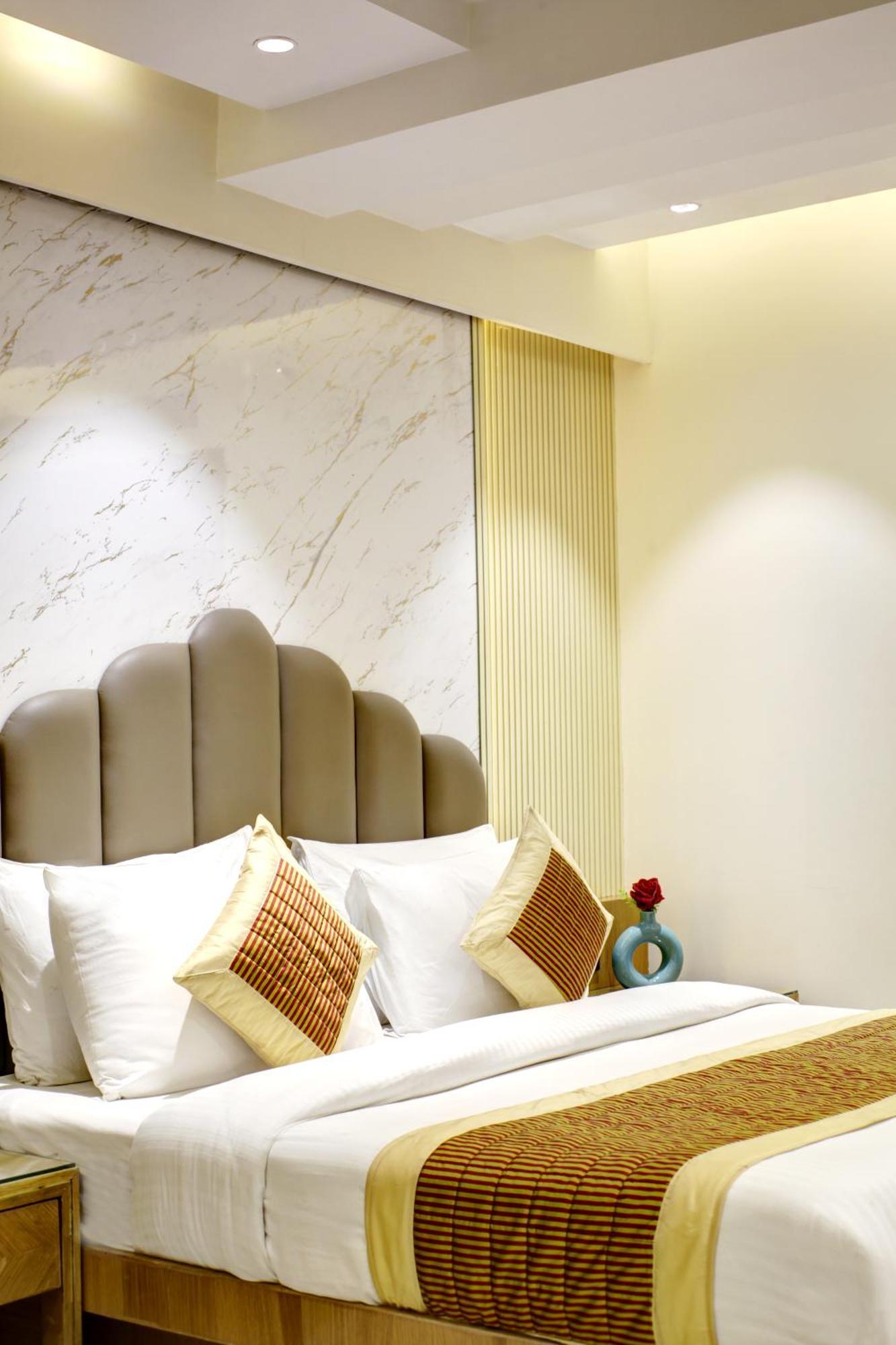 Hotel Krishna Plaza 'New Delhi' - By M S Hospitality Kültér fotó