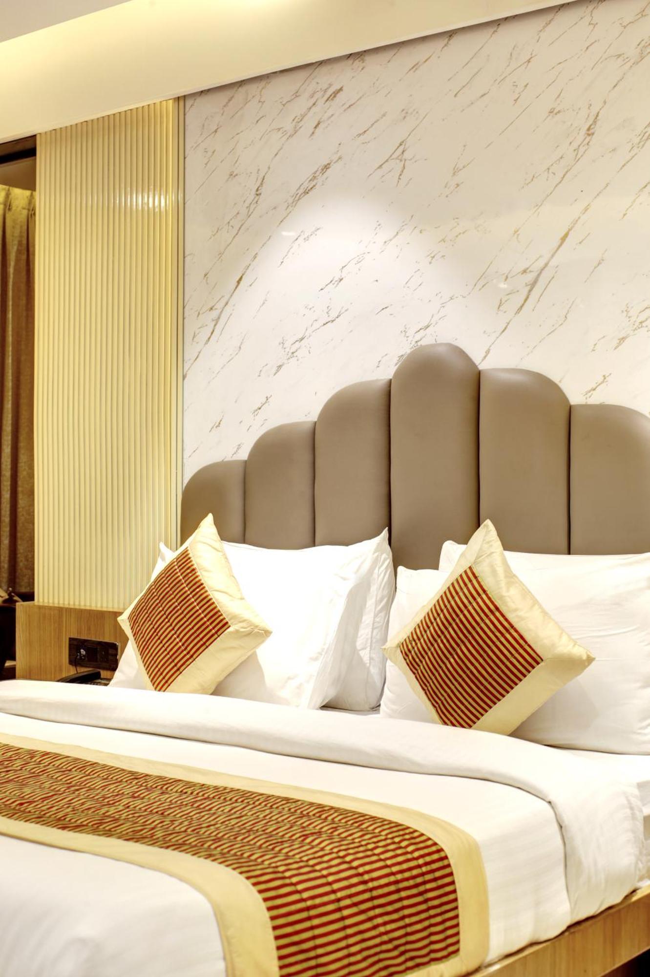 Hotel Krishna Plaza 'New Delhi' - By M S Hospitality Kültér fotó