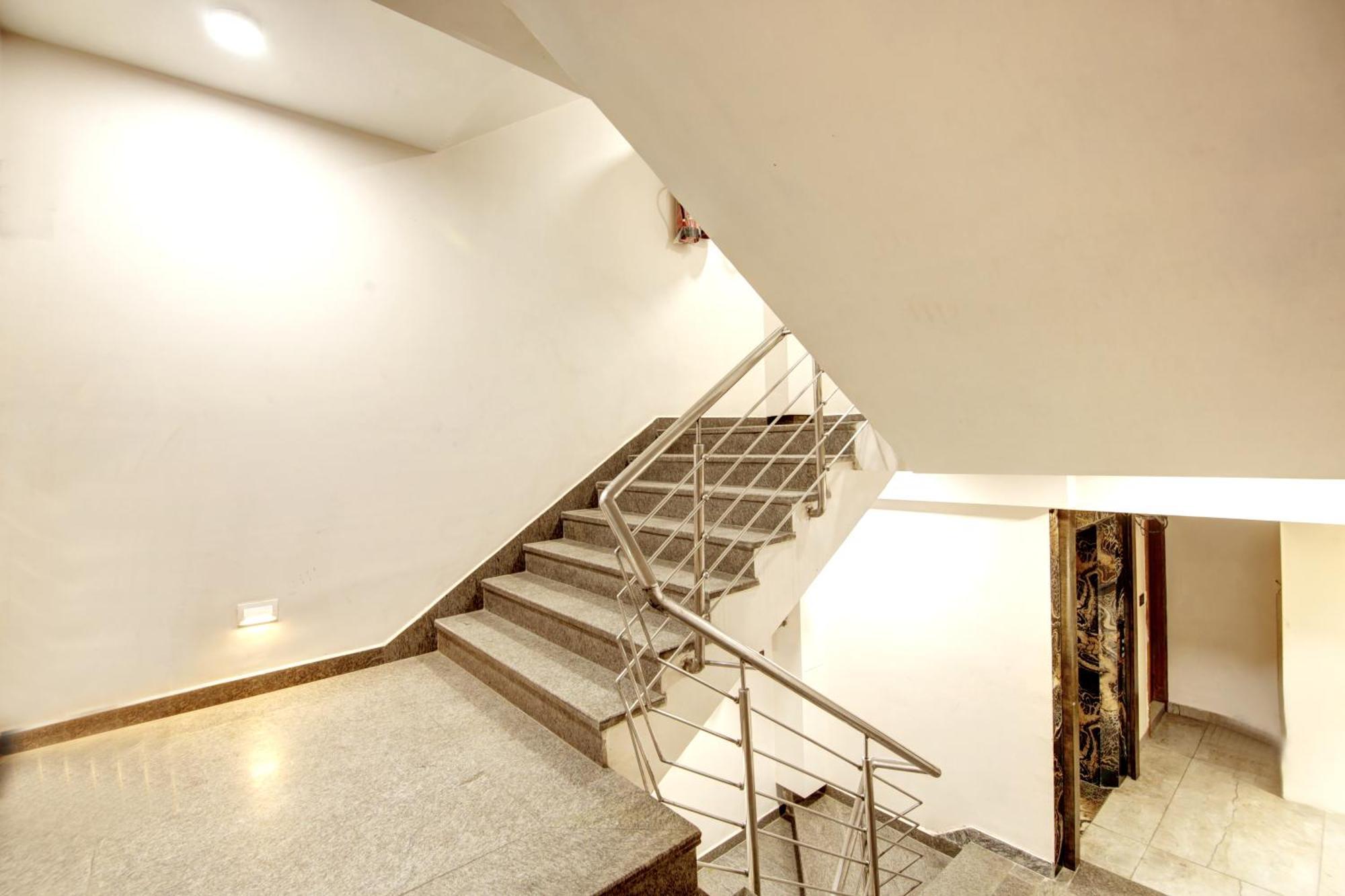 Hotel Krishna Plaza 'New Delhi' - By M S Hospitality Kültér fotó