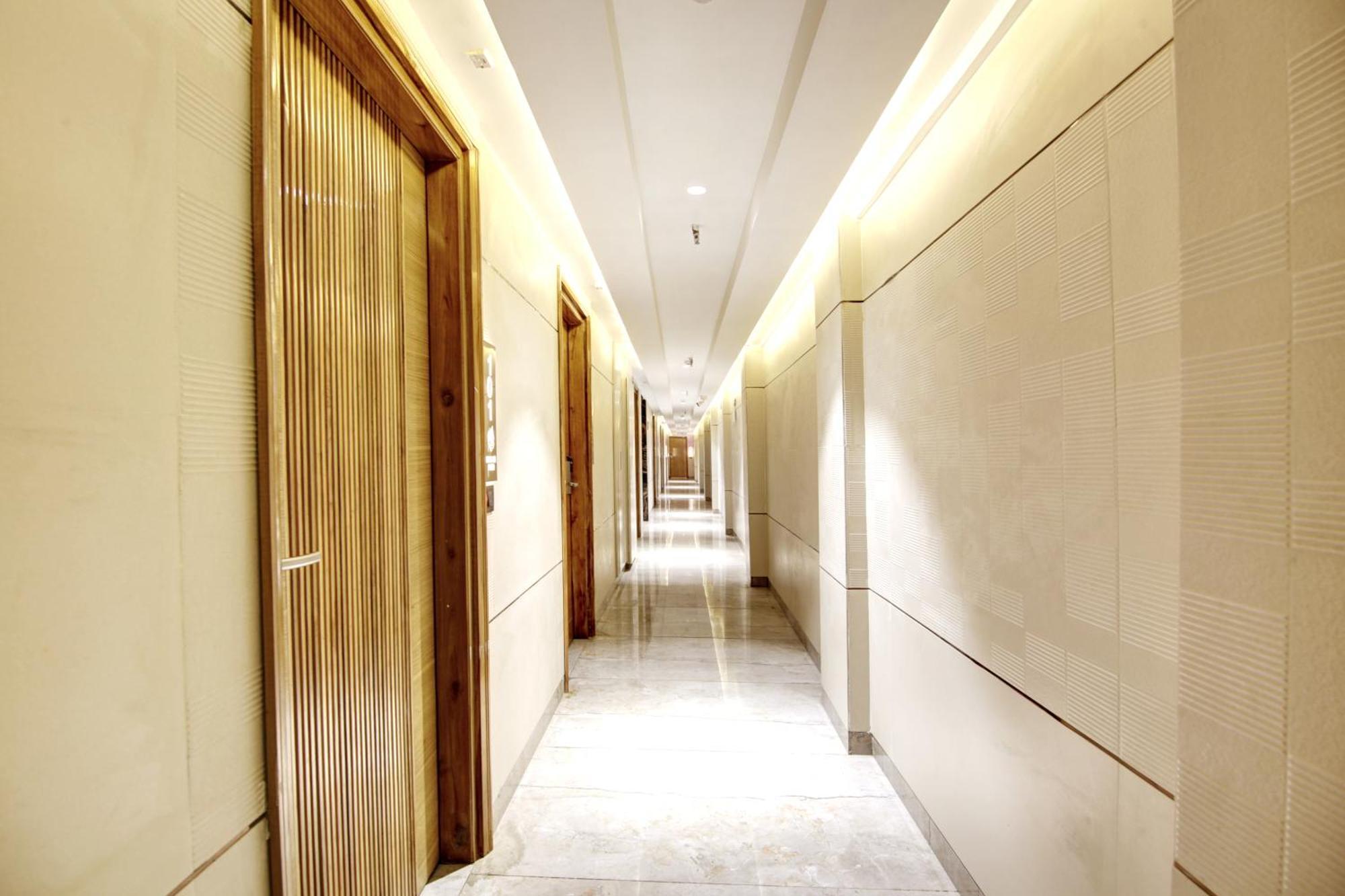 Hotel Krishna Plaza 'New Delhi' - By M S Hospitality Kültér fotó