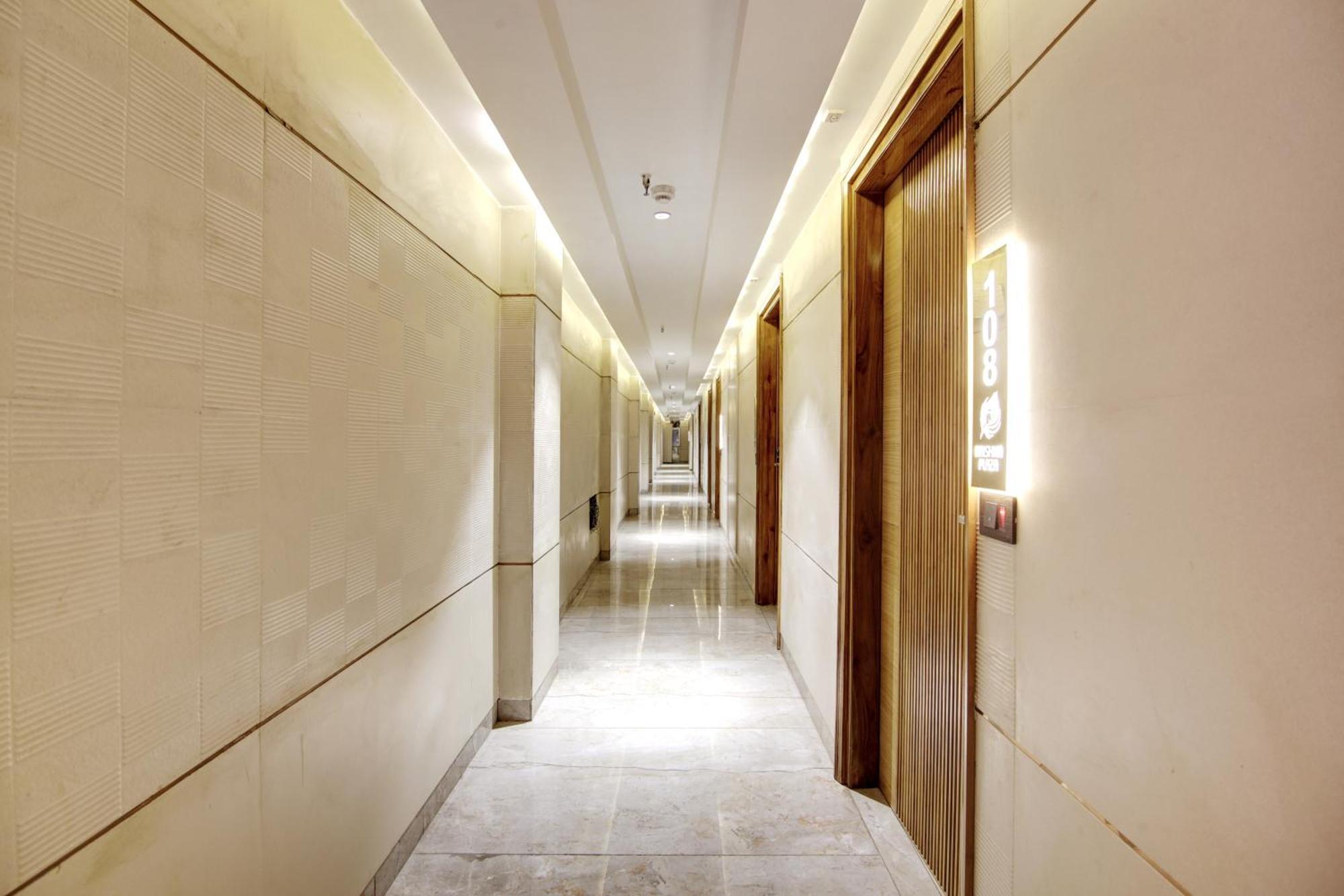 Hotel Krishna Plaza 'New Delhi' - By M S Hospitality Kültér fotó