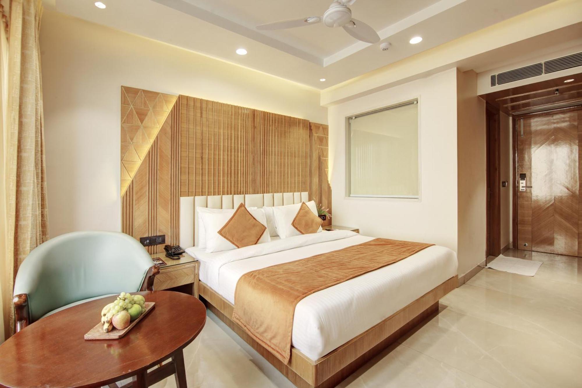 Hotel Krishna Plaza 'New Delhi' - By M S Hospitality Kültér fotó
