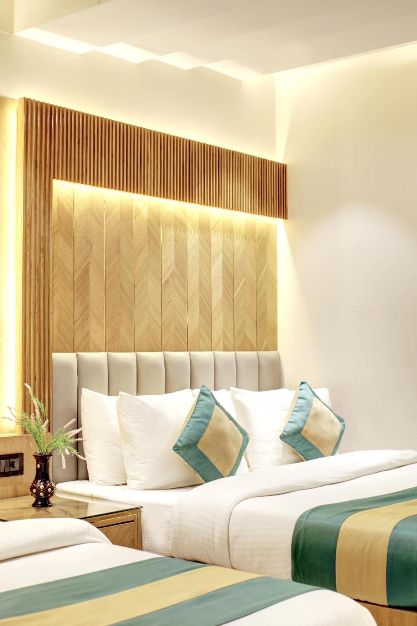 Hotel Krishna Plaza 'New Delhi' - By M S Hospitality Kültér fotó