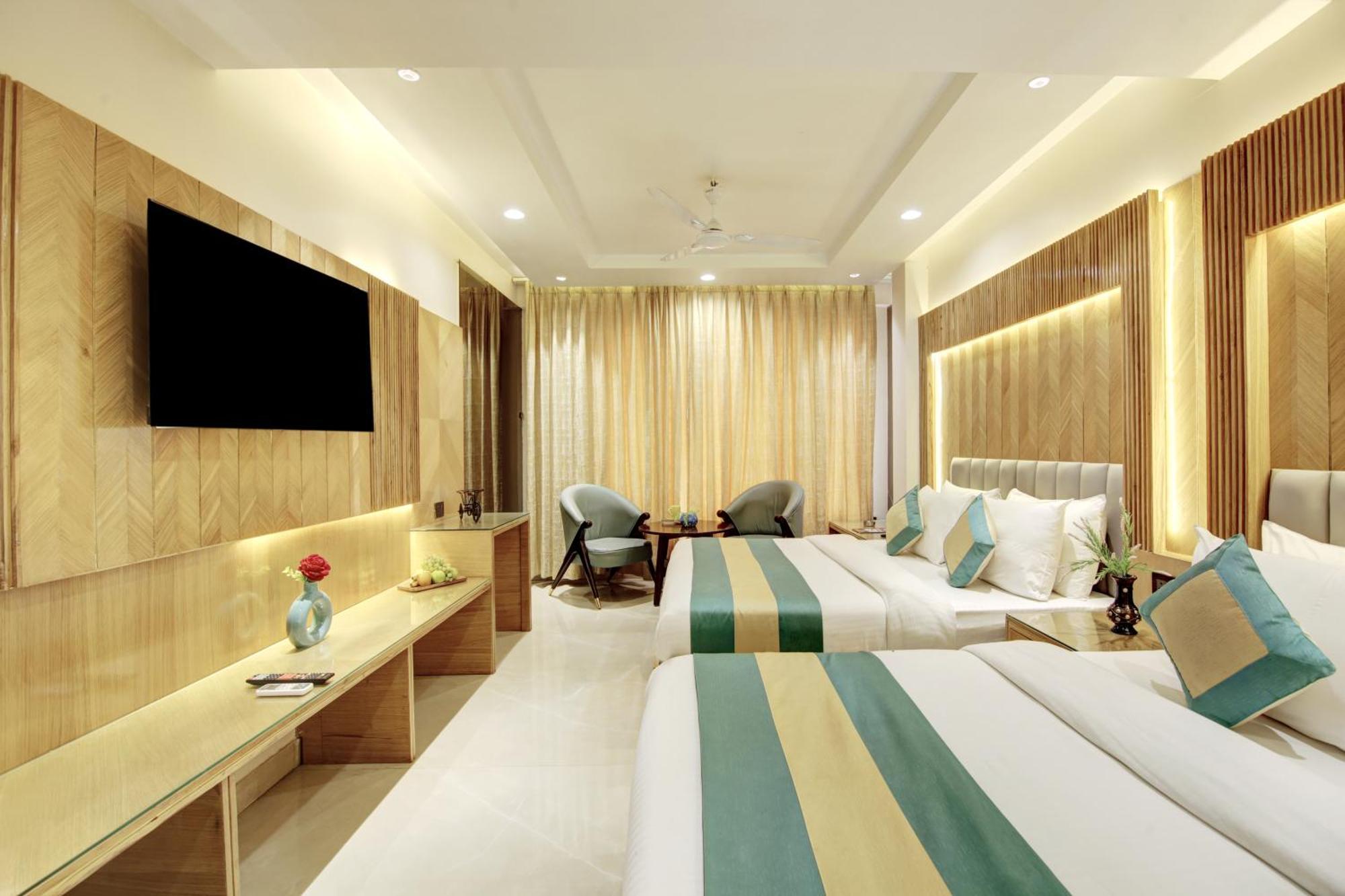 Hotel Krishna Plaza 'New Delhi' - By M S Hospitality Kültér fotó
